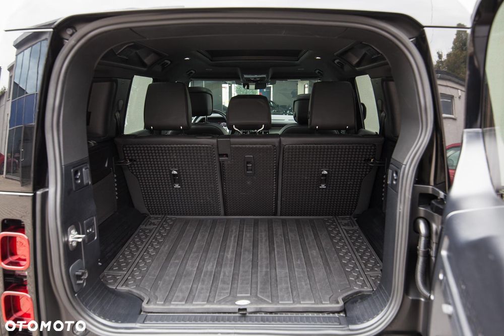 Land Rover Defender 3.0 D300 mHEV X-Dynamic HSE - 16