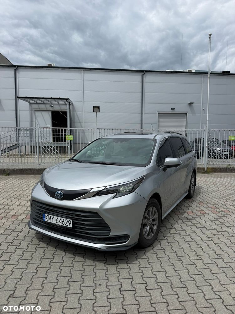 Toyota Sienna - 1