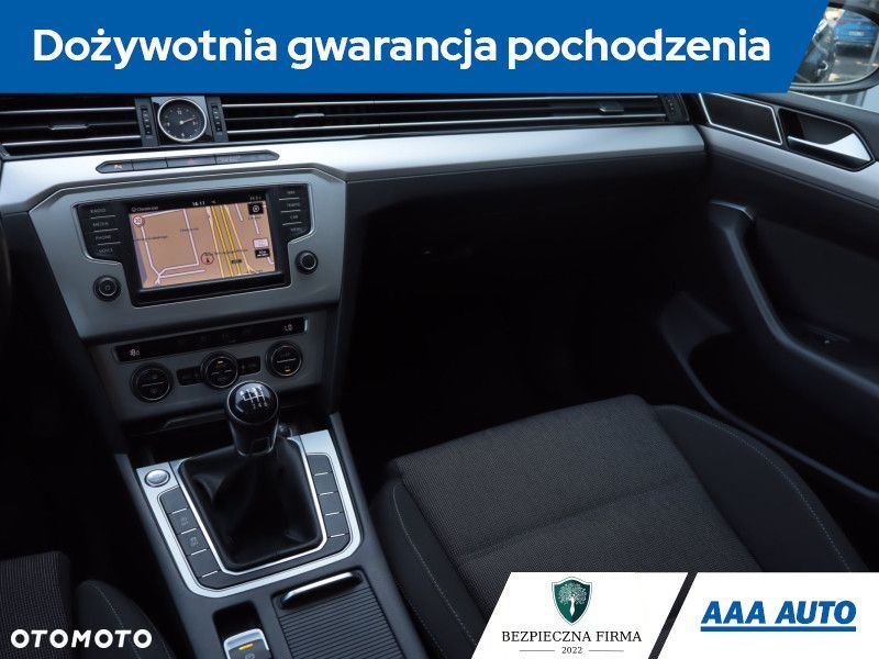 Volkswagen Passat - 10