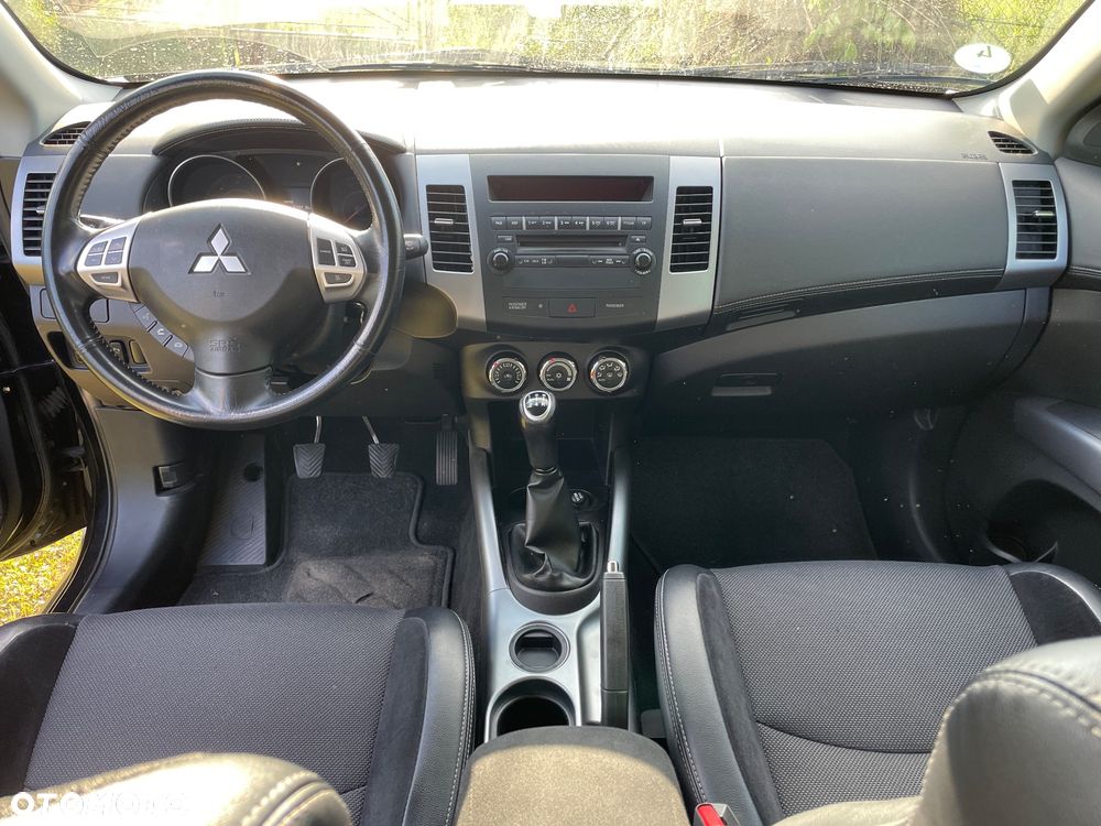 Mitsubishi Outlander 2.0 Invite 2WD - 18