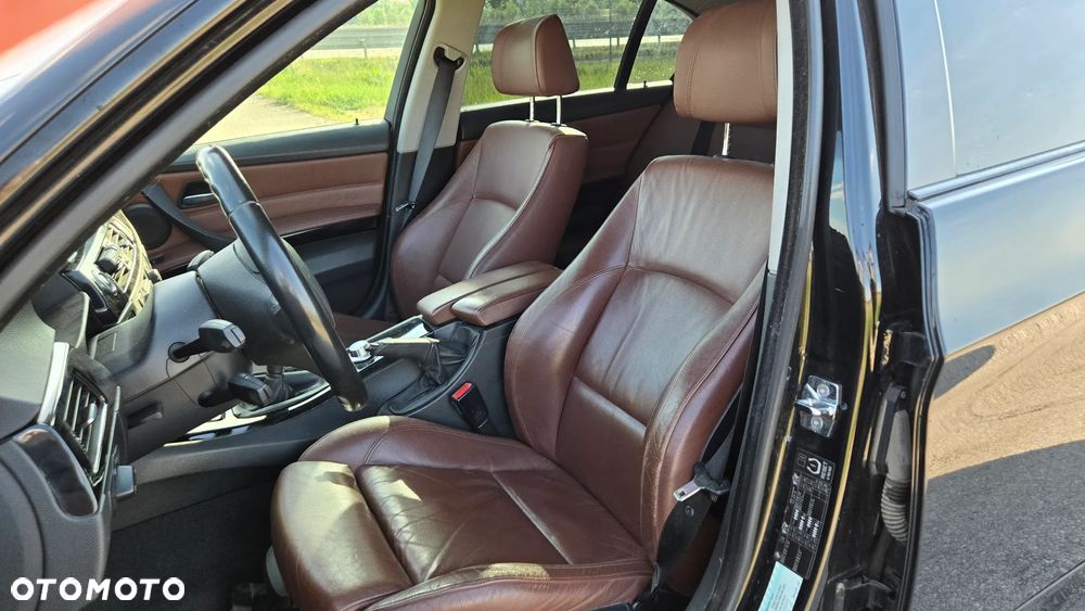 BMW Seria 3 330i - 11