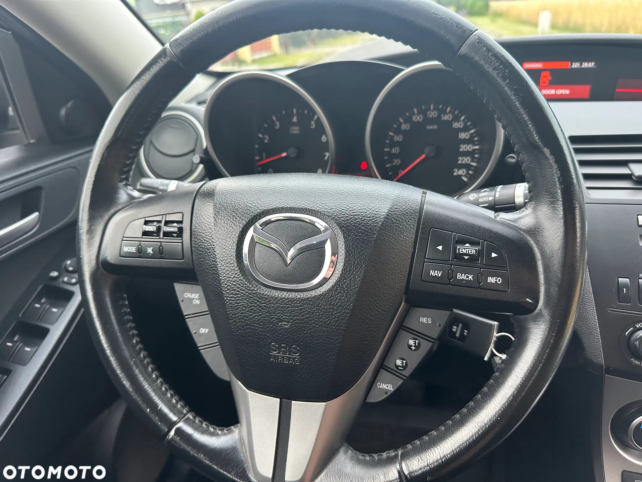 Mazda 3 2.0 Exclusive + - 21