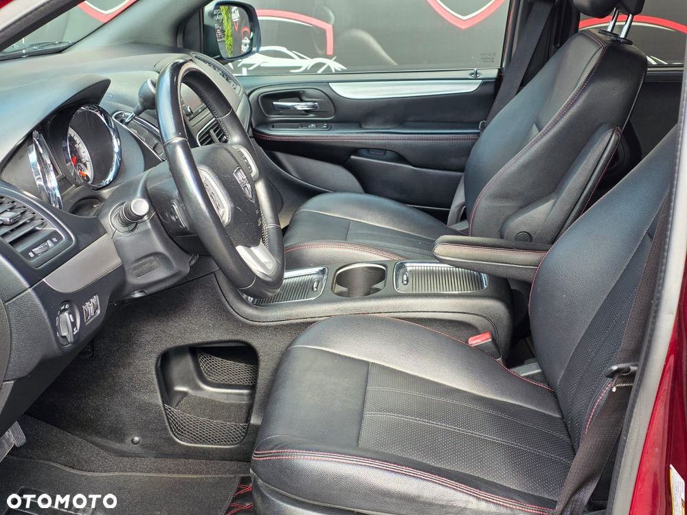 Dodge Grand Caravan - 17