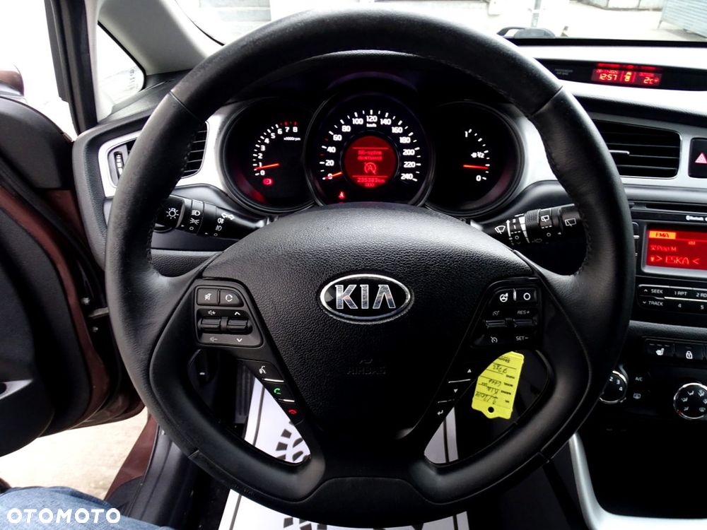 Kia Ceed 1.6 GDI Dream Team Edition - 17