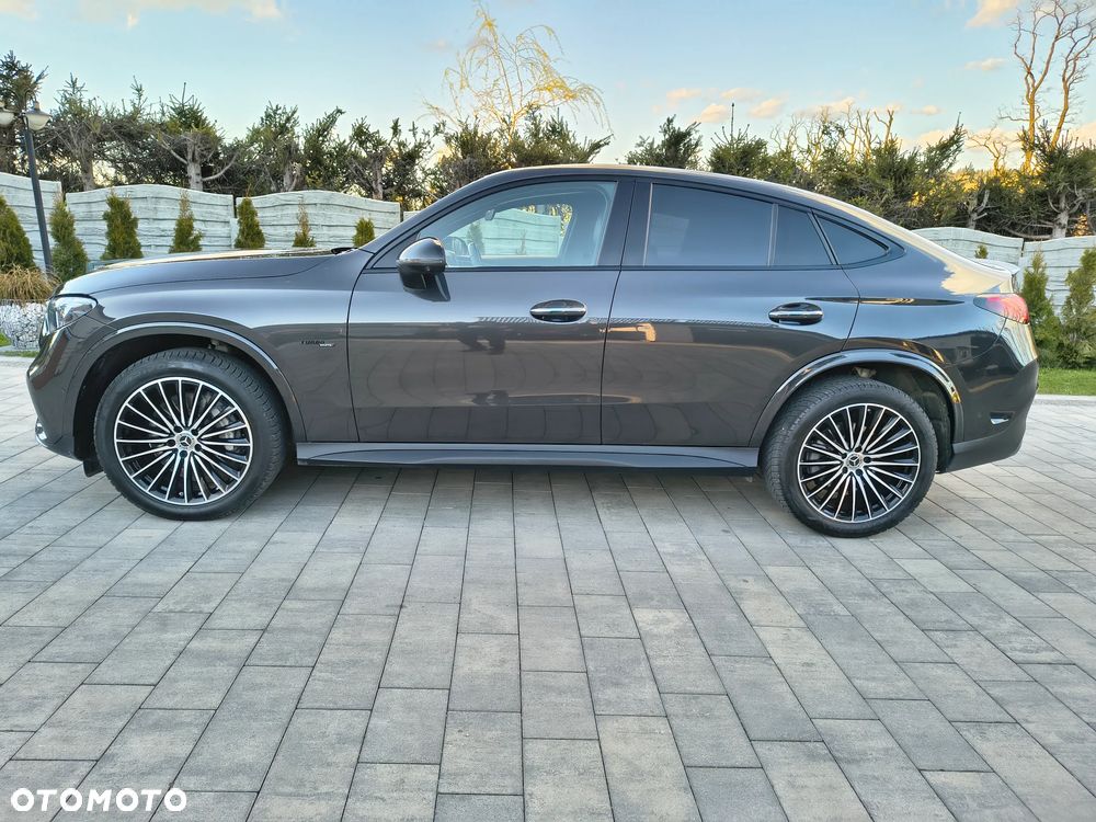 Mercedes-Benz GLC 300 4Matic 9G-TRONIC AMG Line Plus - 9