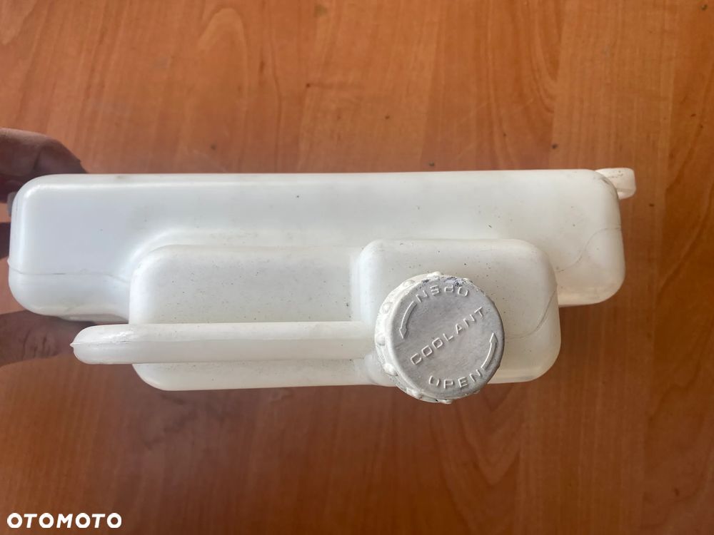 ZBIORNIK WYRÓWNAWCZY PŁYNU CHŁODZĄCEGO MITSUBISHI L200 - 4