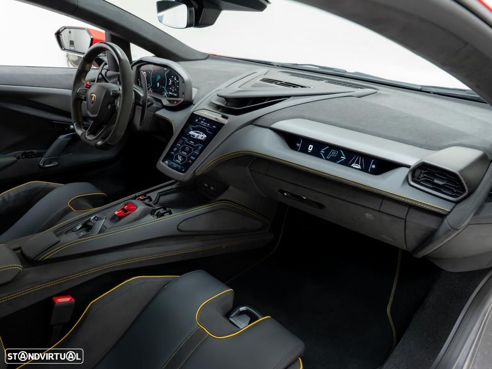 Lamborghini Revuelto - 32