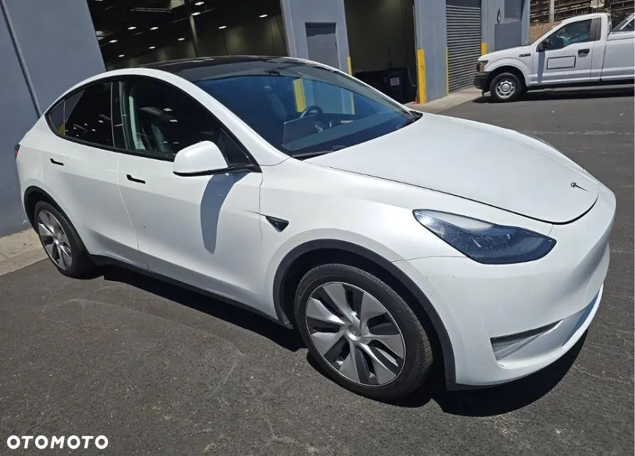 Tesla Model Y Long Range Dual Motor AWD - 1