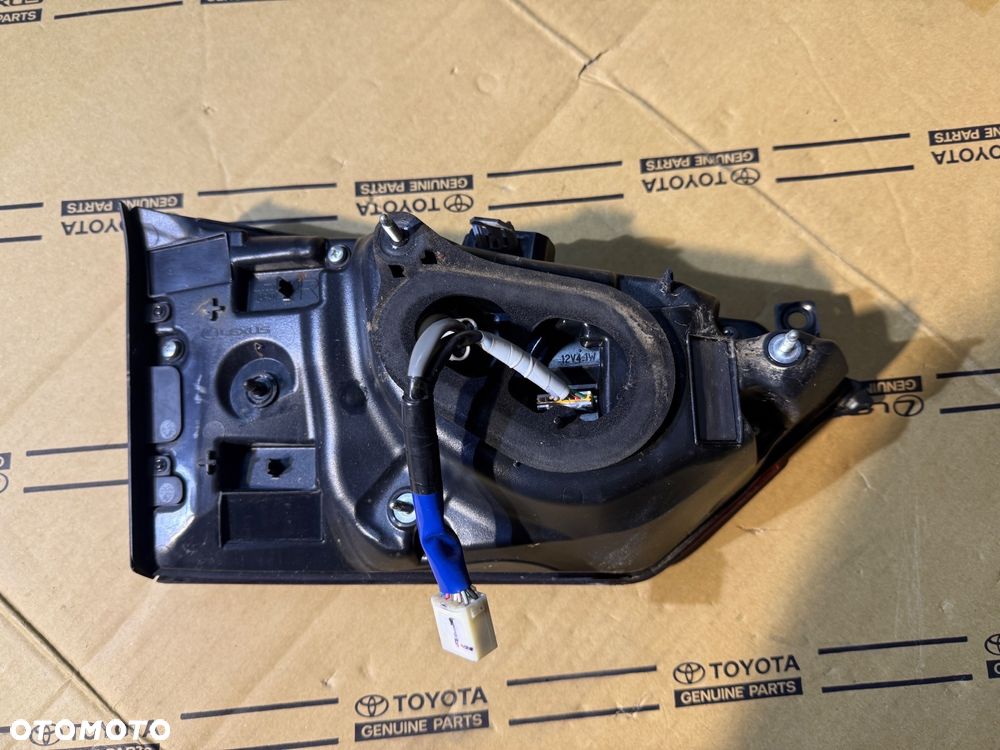 Lampa tylna prawa w klapę bagażnika Lexus RX450h 15-20r. - 2