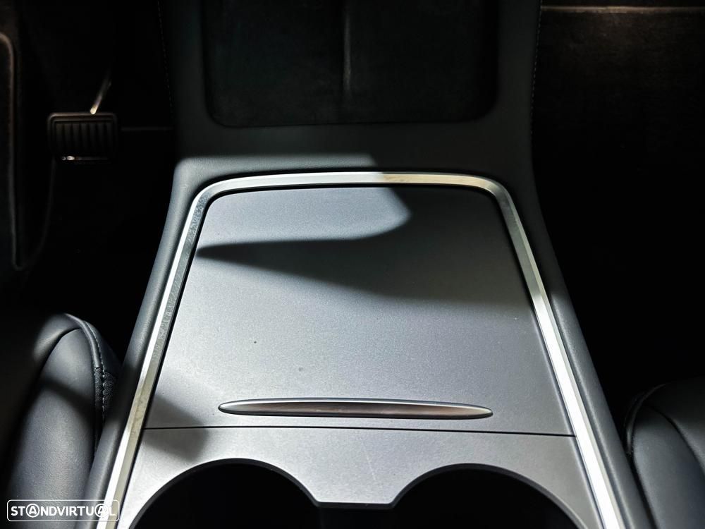 Tesla Model Y Long Range Dual Motor AWD - 38