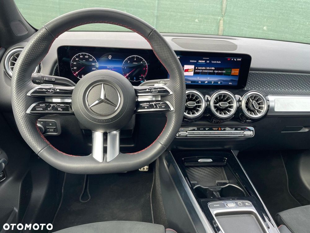 Mercedes-Benz GLB - 10