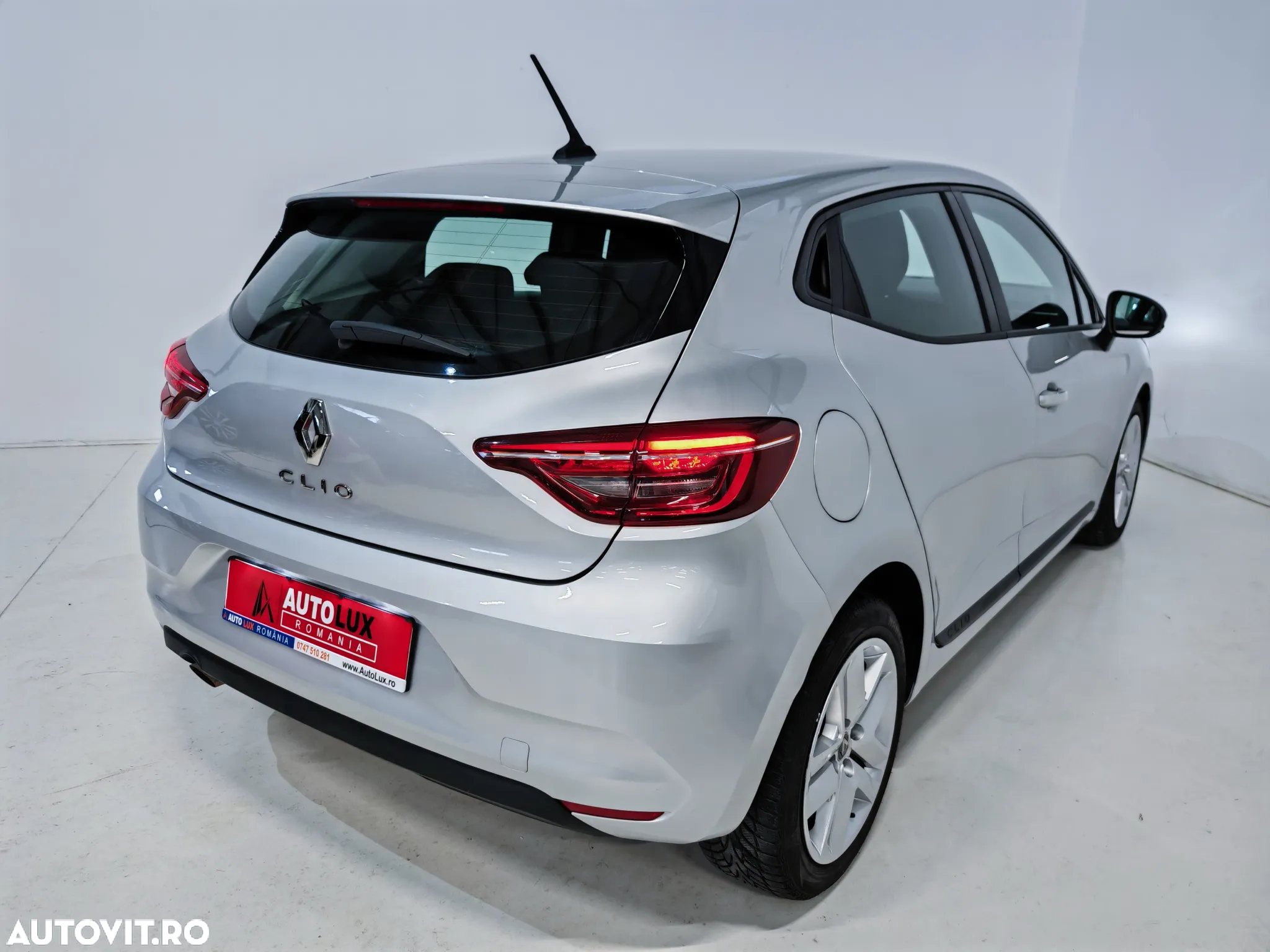 Renault Clio TCe 90 CVT TECHNO - 29