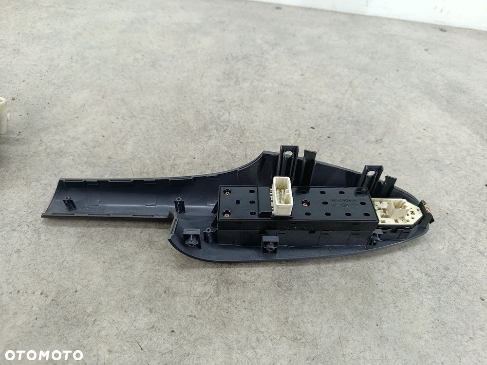PANEL STEROWANIA SZYB  HYUNDAI TUCSON I 93570-2E200 - 5