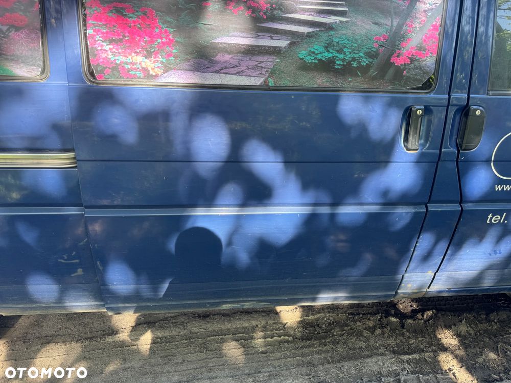 Volkswagen t4 transporter drzwi prawe lewe przednie boczne przesuwne przesówne klapa tył tylnia z szybą niebieskie niebieski granatowy - 7