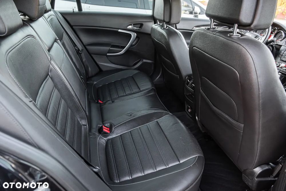 Opel Insignia 2.0 Turbo Sports Tourer 4x4 Automatik Cosmo - 28