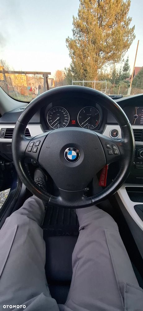BMW Seria 3 318d - 25