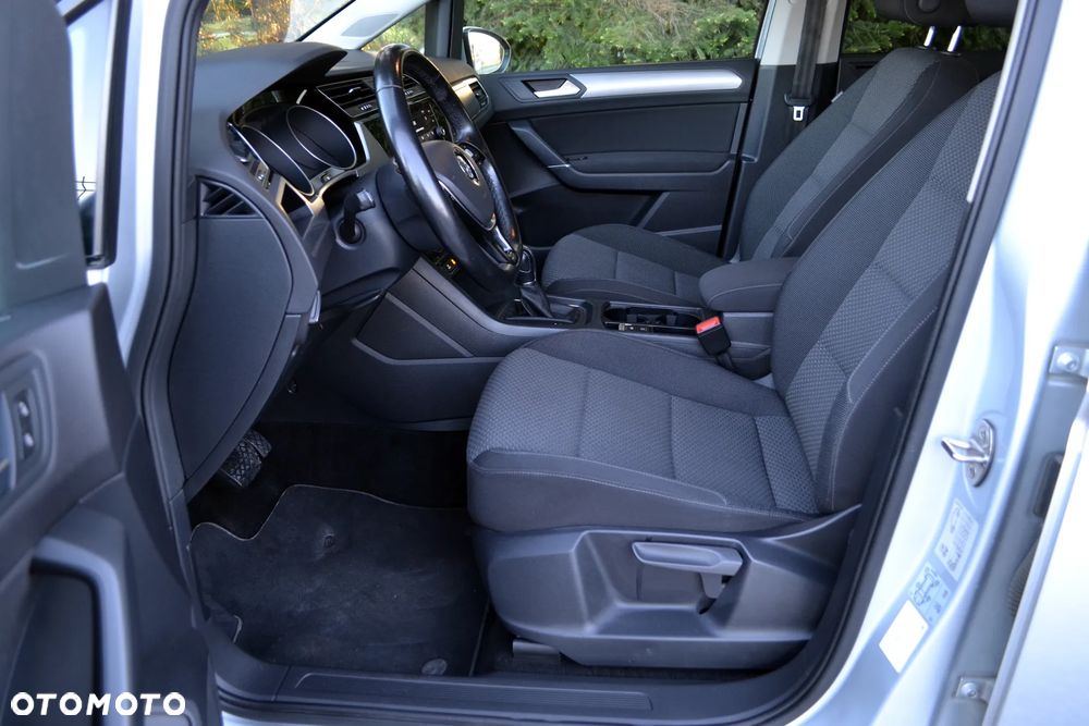 Volkswagen Touran - 19