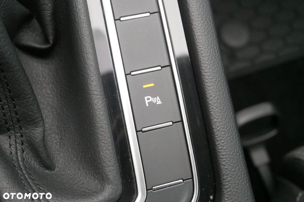 Volkswagen Passat Variant 2.0 TSI Business DSG - 18