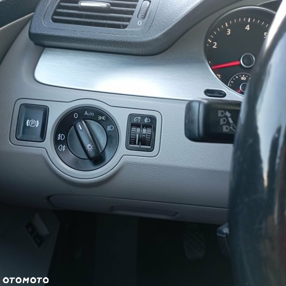 Volkswagen Passat 1.8 TSI Comfortline - 24