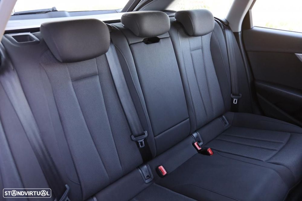 Audi A4 Avant 35 TDI Design S tronic - 18