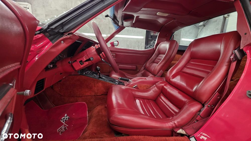 Chevrolet Corvette - 18