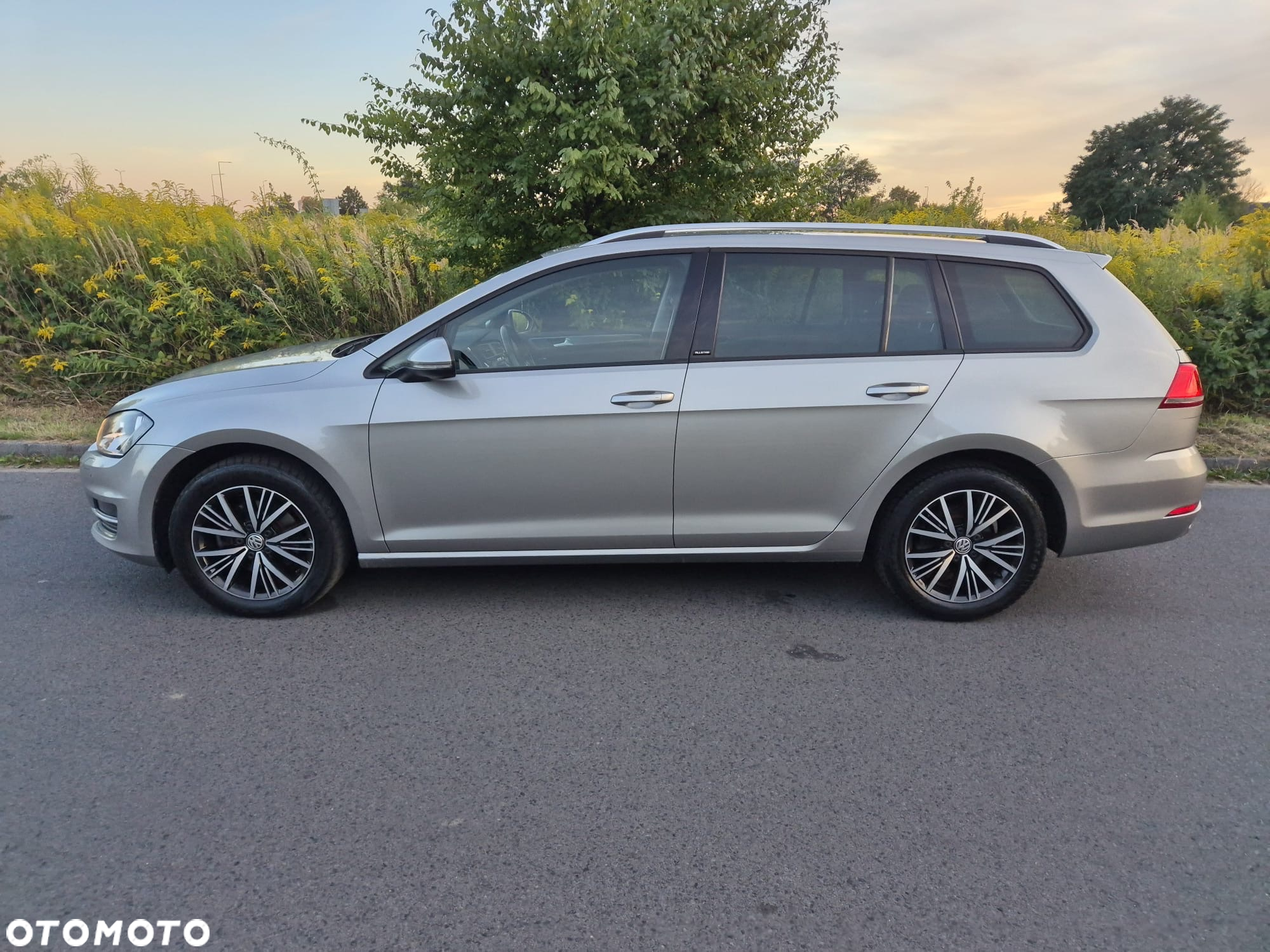 Volkswagen Golf 2.0 TDI BlueMotion Technology Allstar - 12