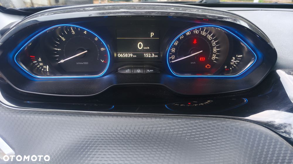 Peugeot 2008 1.2 Pure Tech GPF Allure S&S EAT6 - 17