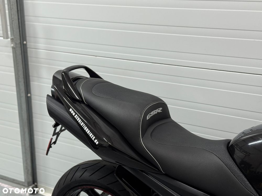 Suzuki GSR - 7