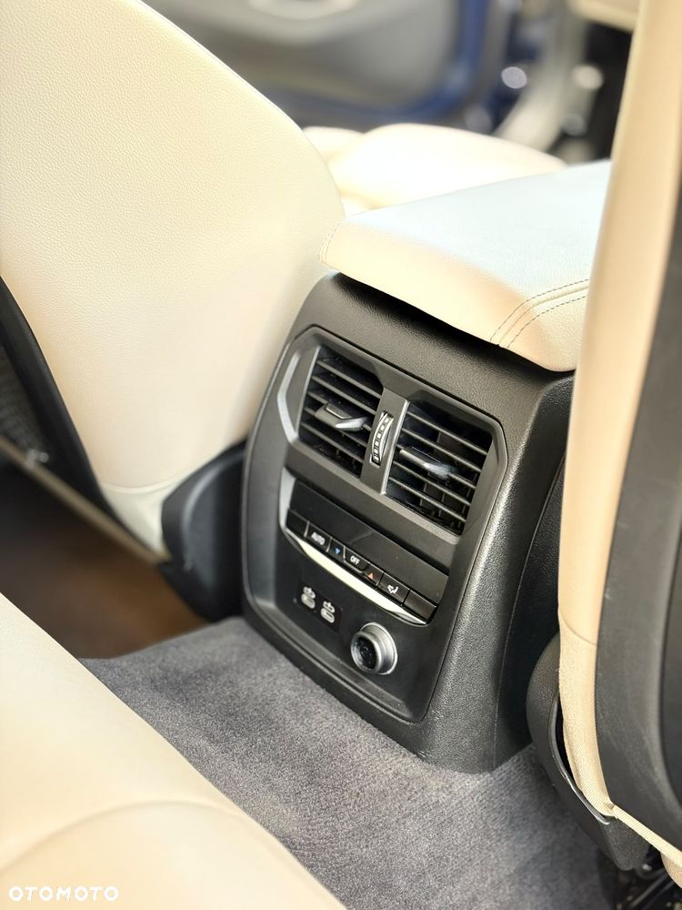 BMW Seria 3 320d Luxury Line - 9