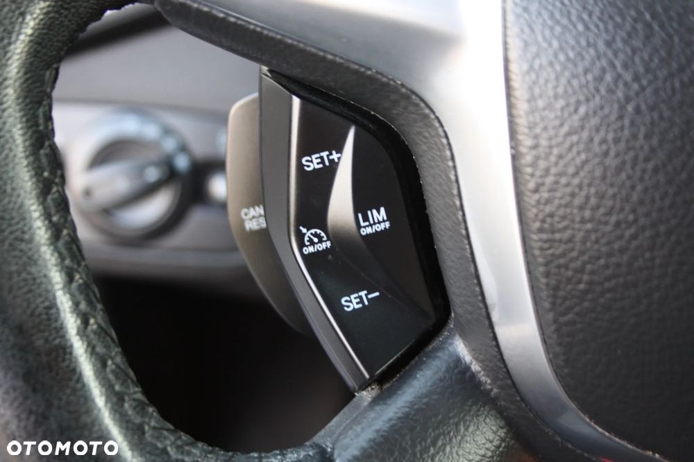 Ford Kuga 1.6 EcoBoost 2x4 Titanium - 33