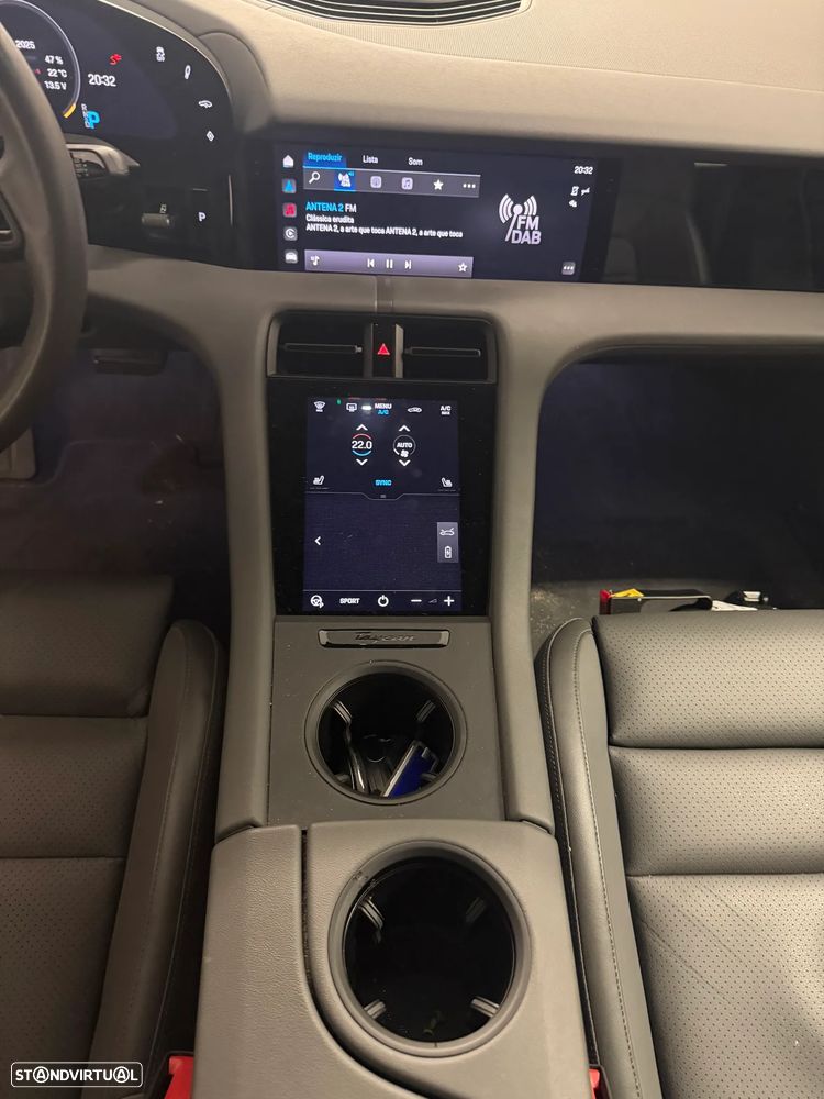 Porsche Taycan 4S - 10