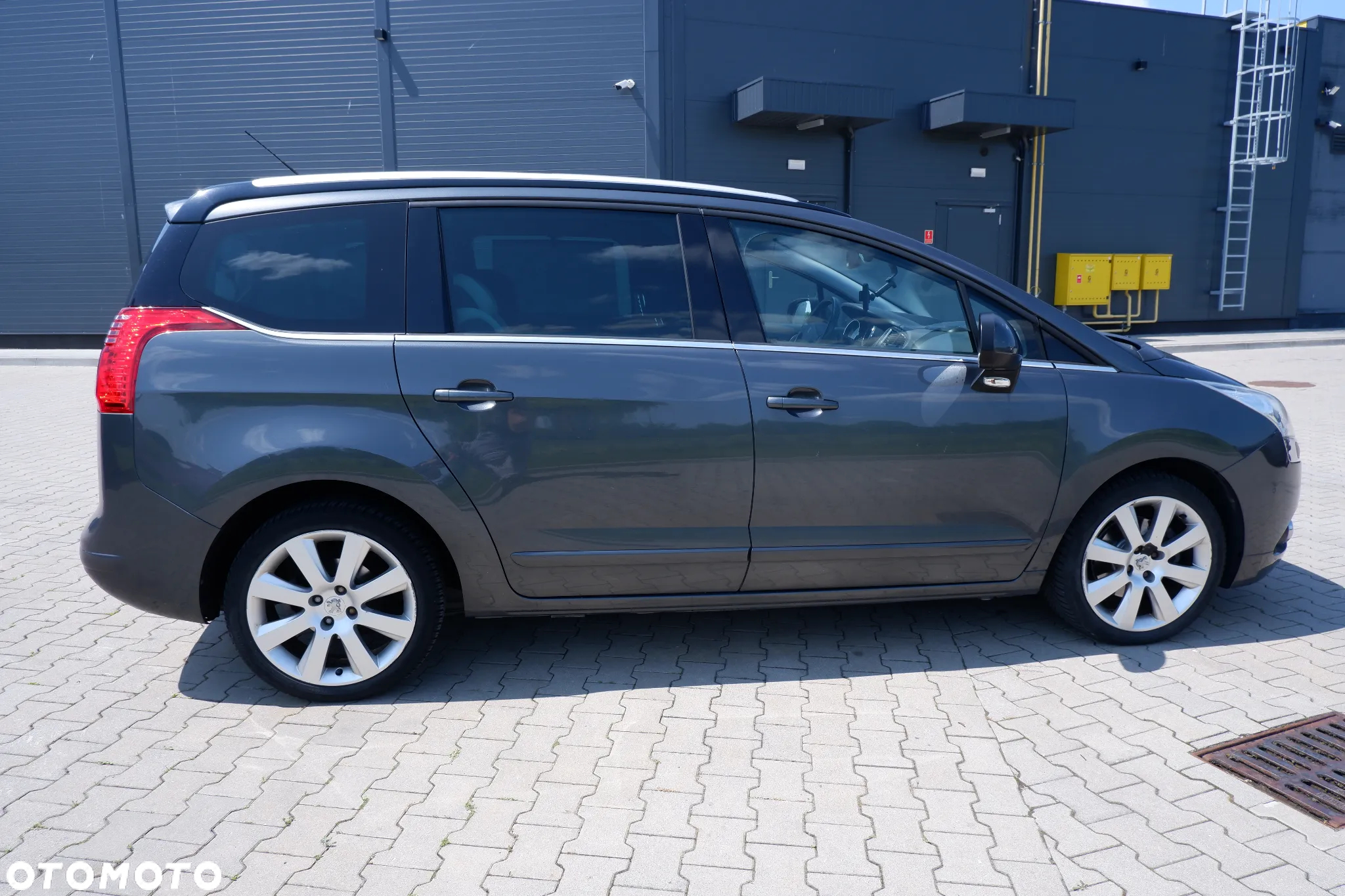 Peugeot 5008 1.6 THP Family 7os - 3