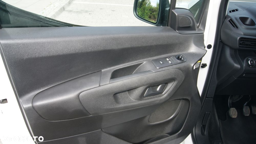 Opel COMBO - 13