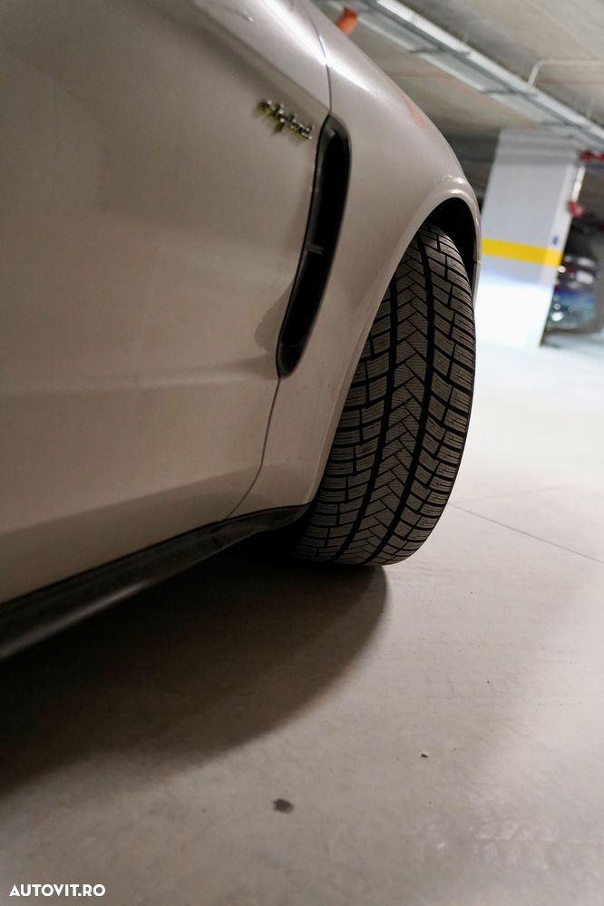 Porsche Panamera 4 E-Hybrid - 10