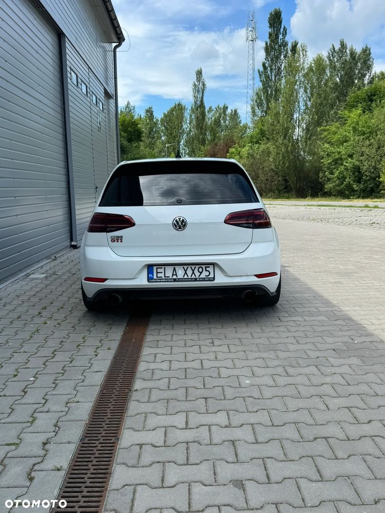 Volkswagen Golf - 6