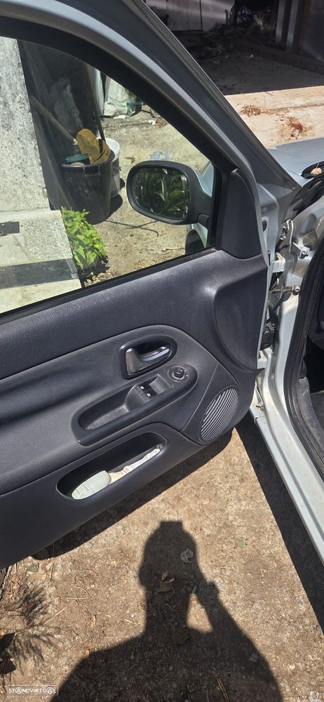 Renault Clio 1.2 16V Billabong QuickS - 4
