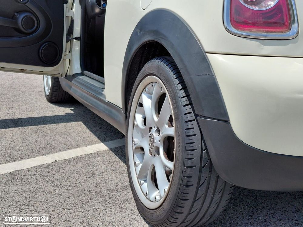 MINI 3 Portas Cooper D - 17