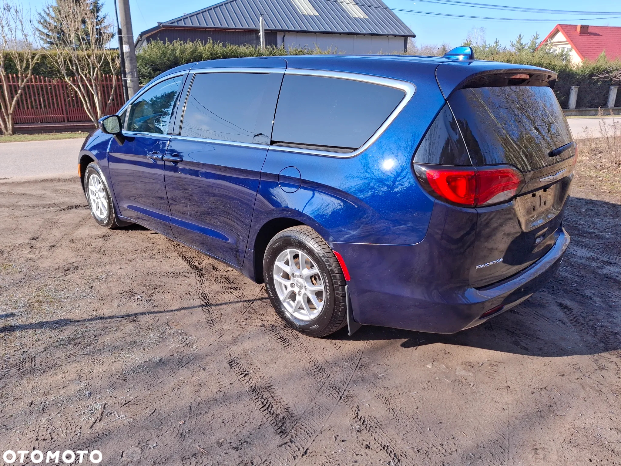 Chrysler Pacifica - 2