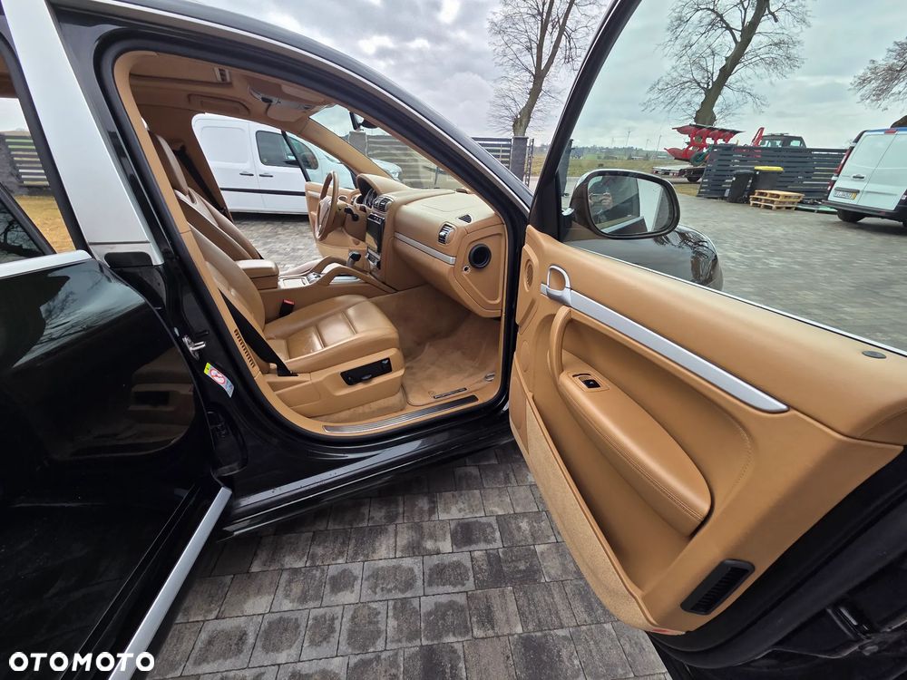 Porsche Cayenne - 16