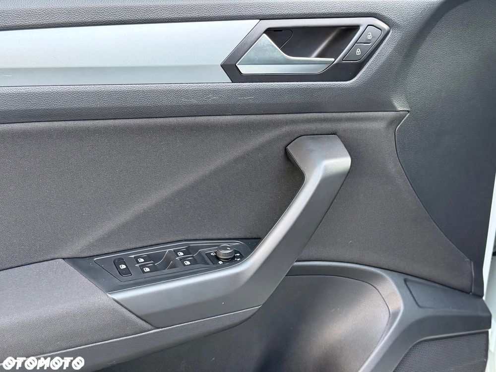 Volkswagen T-Roc - 31