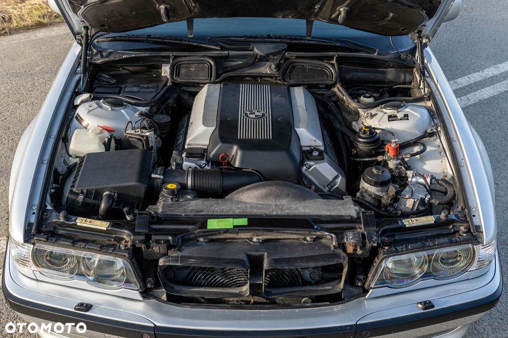 BMW Seria 7 740i - 32