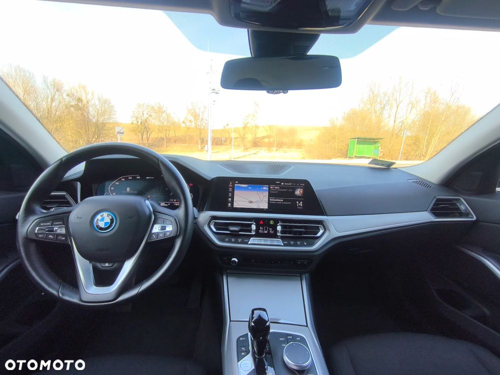 BMW Seria 3 320e - 23