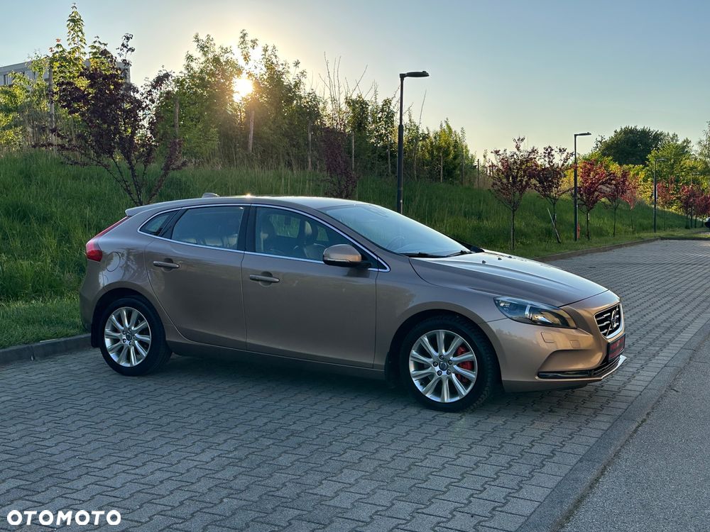 Volvo V40 D4 Inscription - 21