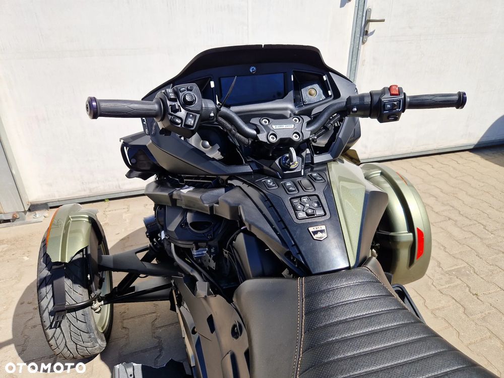 Can-Am Spyder - 24