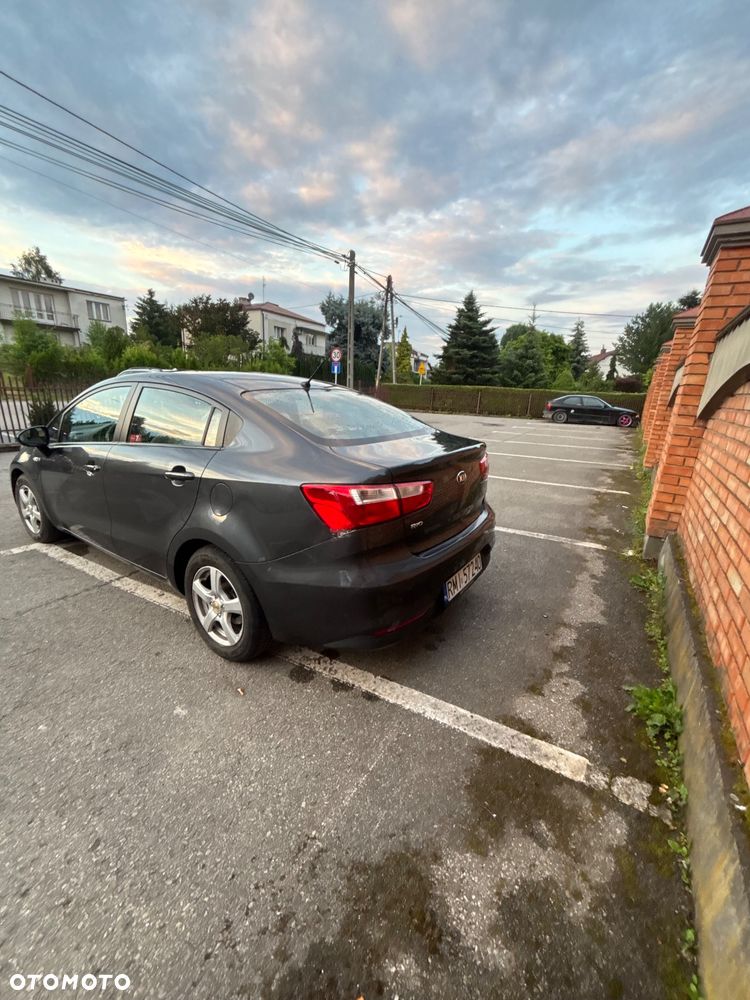 Kia Rio 1.2 L - 4