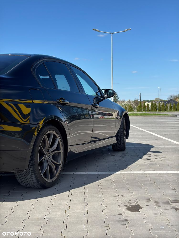BMW Seria 3 320d DPF Touring - 4