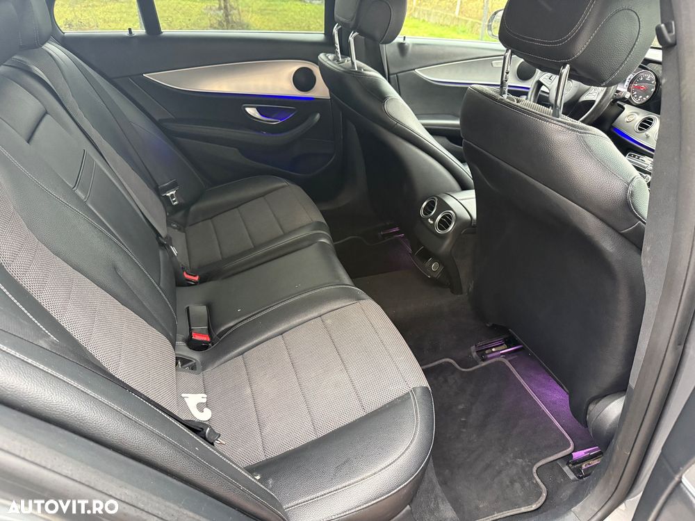 Mercedes-Benz E 220 d 4Matic T 9G-TRONIC - 31