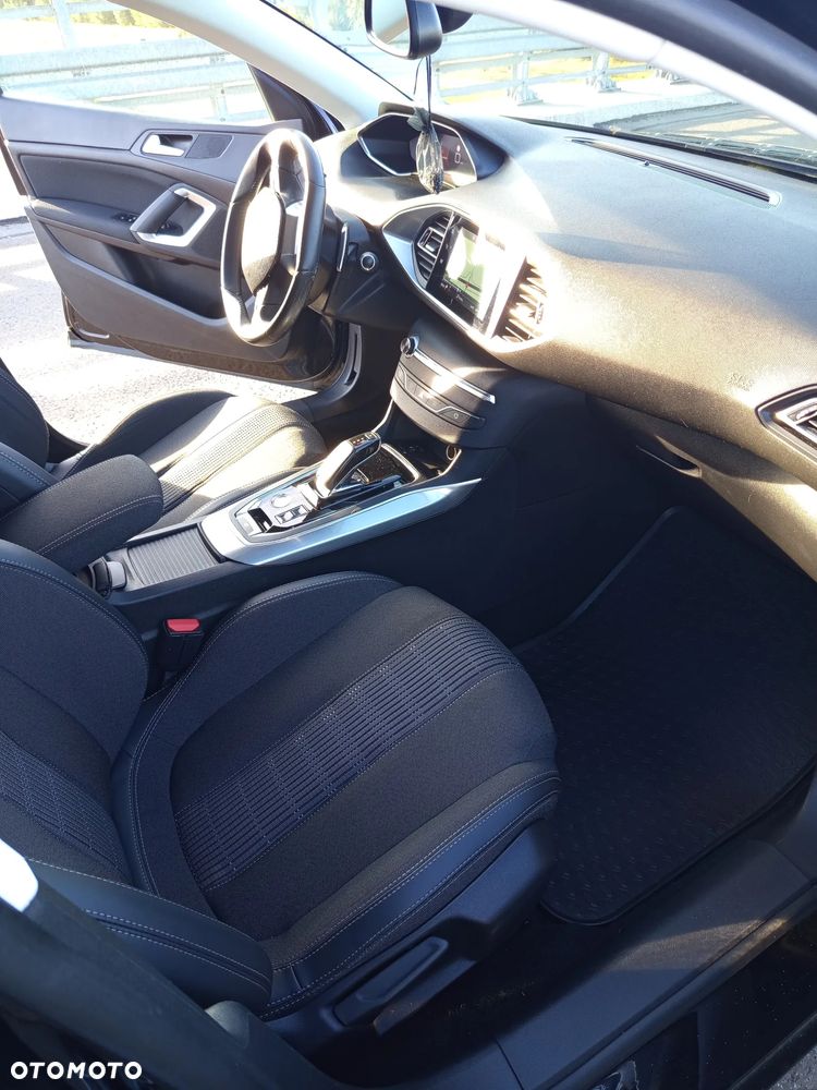 Peugeot 308 1.5 BlueHDi Allure S&S EAT8 - 20
