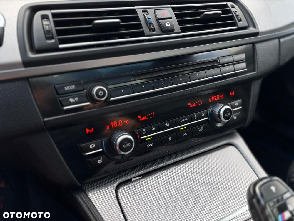 BMW Seria 5 520d M Sport - 33