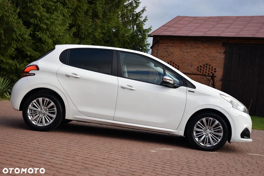 Peugeot 208 - 11